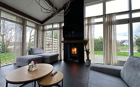 Groot vakantiehuis nabij Amsterdam inclusief jacuzzi